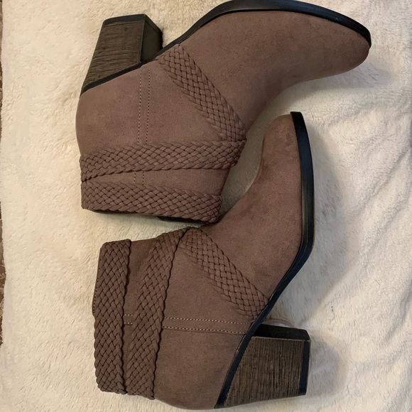 Journee Collection Senica Ankle Boots - Picture 4 of 6